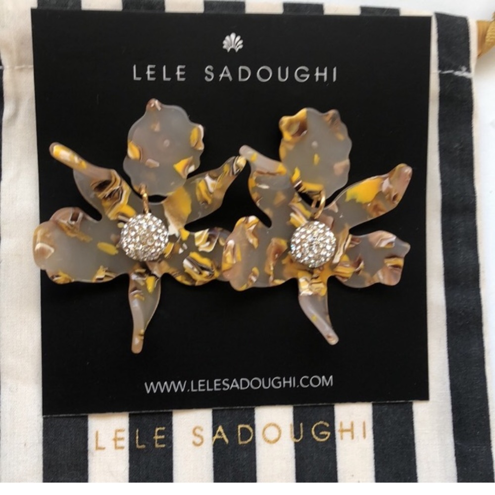 NWOT lele sadoughi crystal lily drop earrings